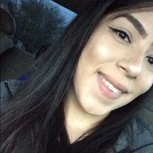 Meet your Posher, Corina